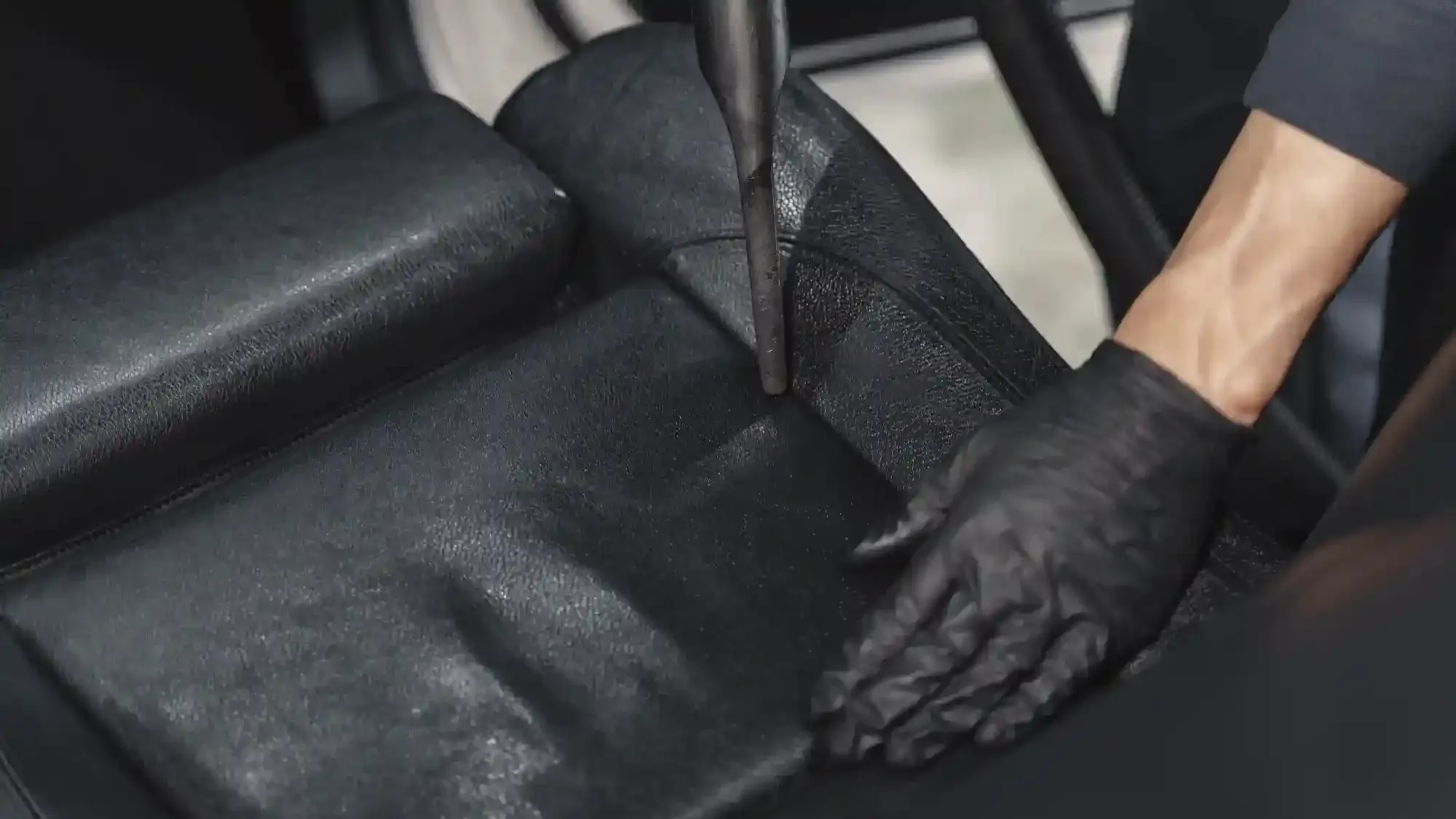 merawat karpet bludru mobil.webp