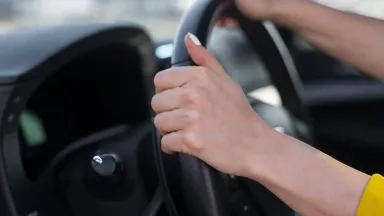 nyetir mobil nyeker.webp