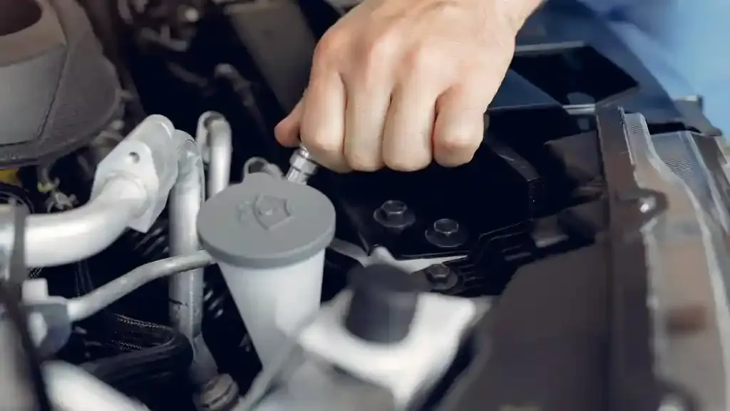klem selang radiator.webp