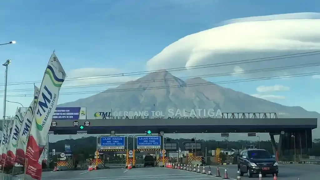 jalur penyelamat tol semarang.webp