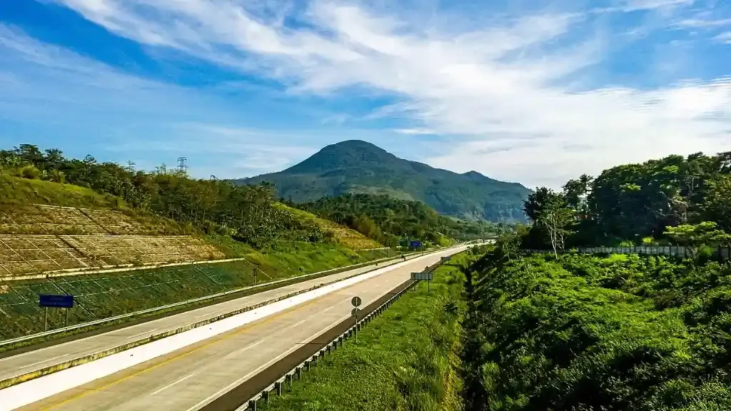 jalur penyelamat Tol Cisumdawu.webp