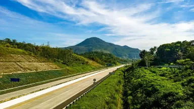 jalur penyelamat Tol Cisumdawu.webp