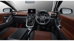 Interior Innova Zenix