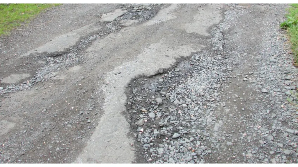 Jalan Berlubang
