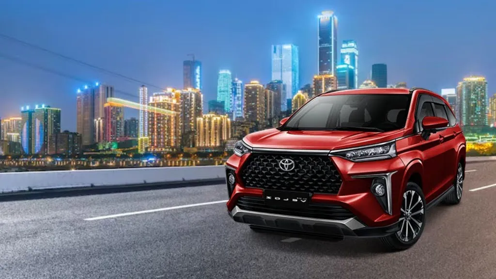 pembersih kaca depan mobil saat hujan .jpeg