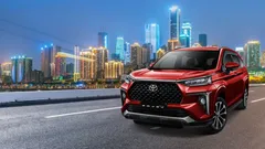 pembersih kaca depan mobil saat hujan .jpeg