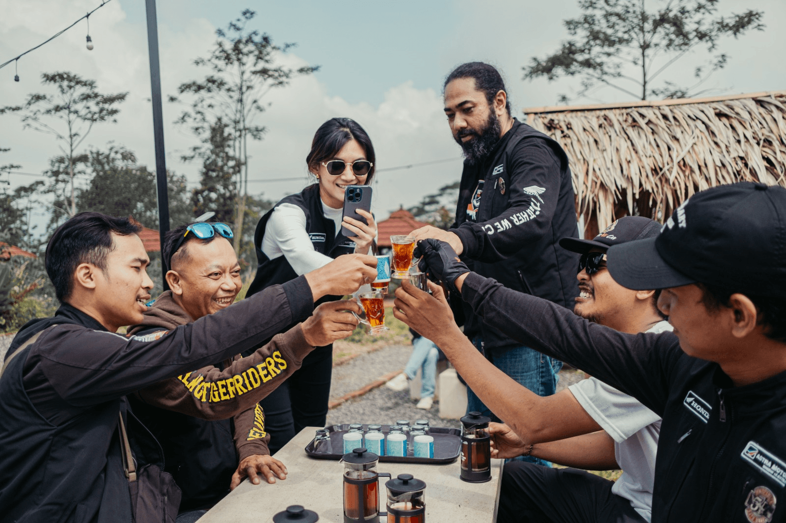 Bikers Honda Community Jawa Tengah juga berkesempatan menikmati kopi asli buatan warga lokal di area kabupaten Semarang.